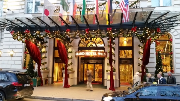 ..ومدخل الفندق السابق  (خاص)