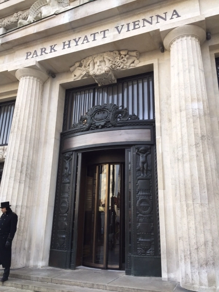 بوابة الفندق الجديد للوفد السعودي (خاص)