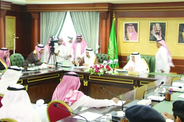 جانب من المؤتمر الصحفي لإعلان النتائج في جازان أمس (مكة)