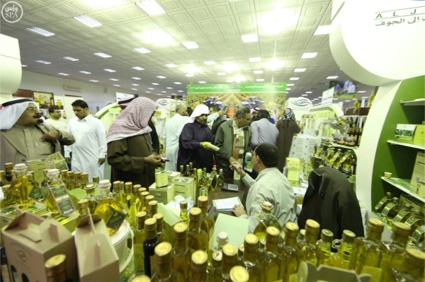  من مهرجان الزيتون في الجوف (واس)