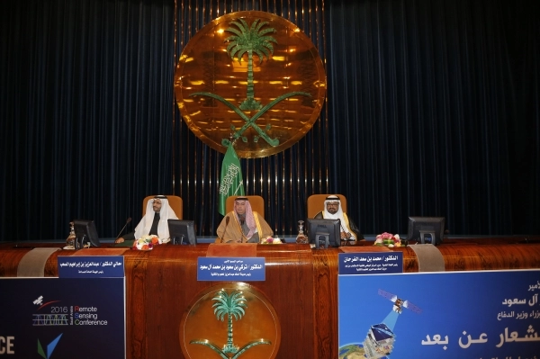 تركي بن سعود يفتتح المؤتمر (زياد الرزيزاء)