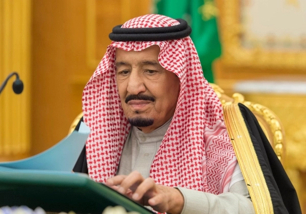 الملك سلمان مترئسا الجلسة أمس (واس)