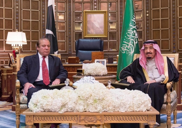 الملك سلمان بن عبدالعزيز ونواز شريف خلال جلسة المباحثات (واس)