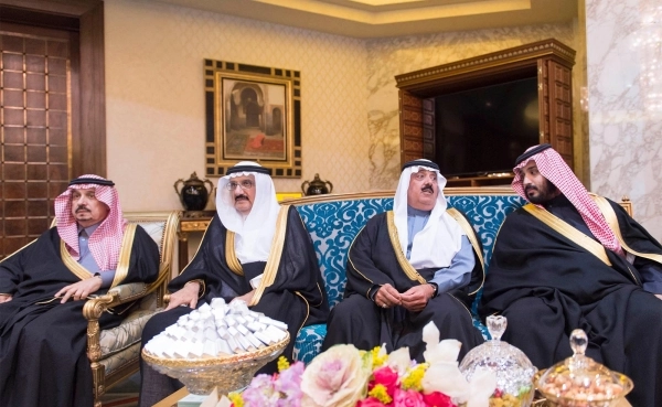 الأمراء فيصل بن بندر ومنصور بن متعب ومتعب بن عبدالله ومحمد بن سلمان خلال جلسة المباحثات