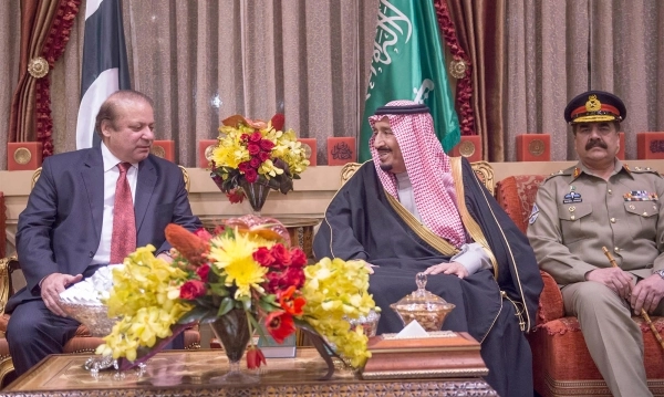 الملك سلمان بن عبدالعزيز ونواز شريف خلال اللقاء