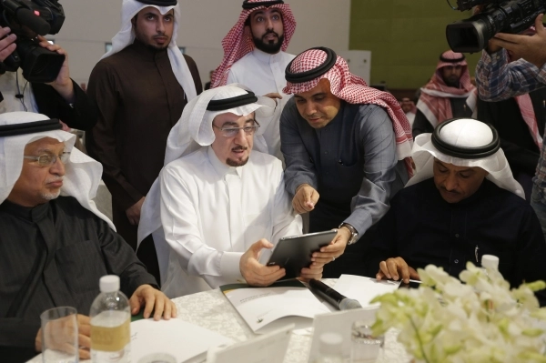 مفرج الحقباني يدشن الخدمة (مكة)