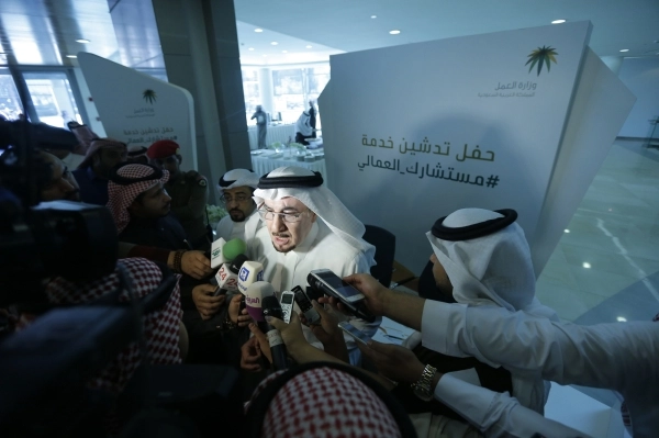 ..ويجيب عن أسئلة الصحافيين (مكة)