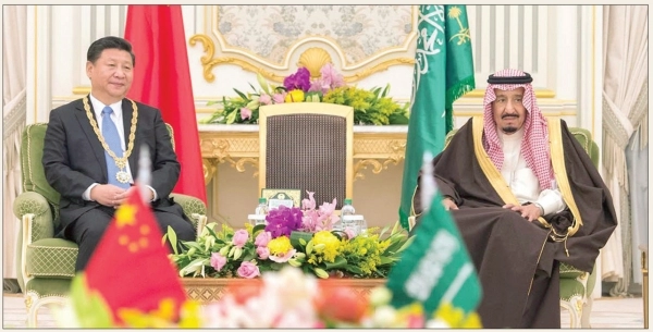 

    الملك سلمان وشي جين بينج خلال جلسة المباحثات أمس بالرياض (واس)
