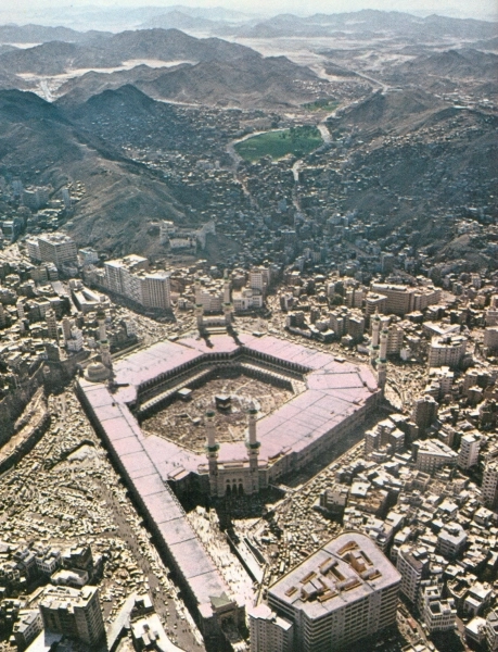 بستان ماجل في أعلى الصورة نشرت بمجلة ناشيونال جيوجرافيك