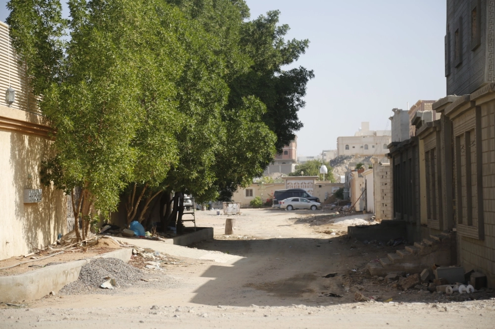 شوارع الحي الداخلية وتبدو غير مسفلتة    (محمد عبداللطيف)