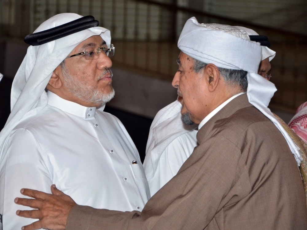 الدكتور أسامة البار يتقبل العزاء  (عبدالمحسن دومان)