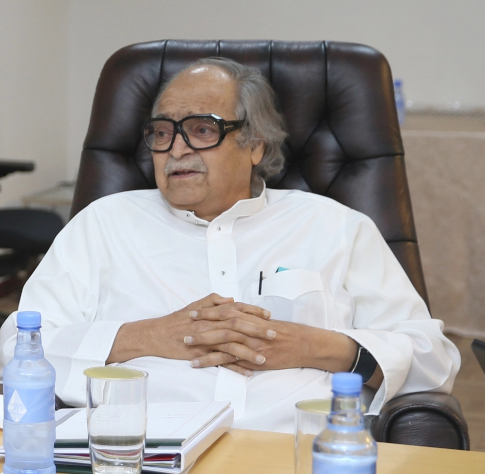 صالح كامل مترئسا الإجتماع