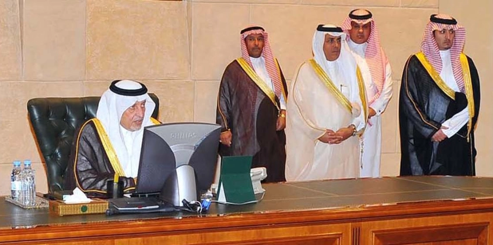 خالد الفيصل مستعرضا مشروع النقل العام بالعاصمة المقدسة (مكة)