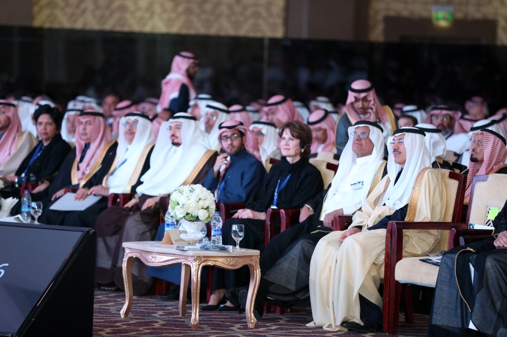 أجانب ضمن الضيوف