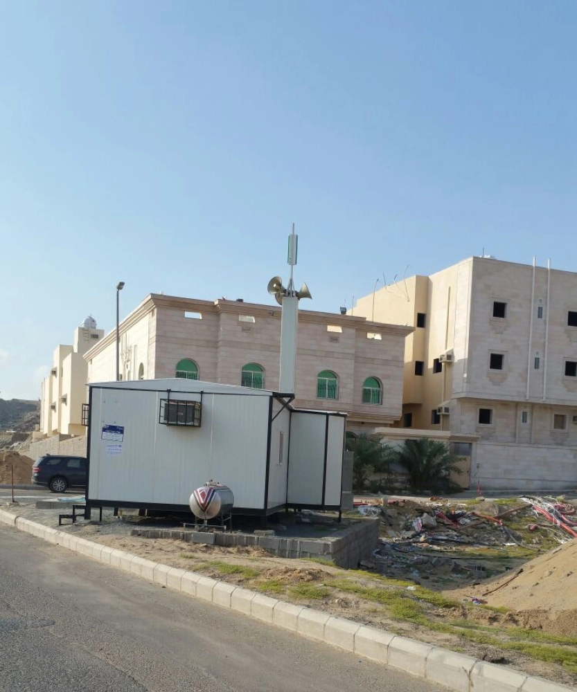 المسجد الموقت الذي وضعه فاعل خير بالحي (محمد عطية)
