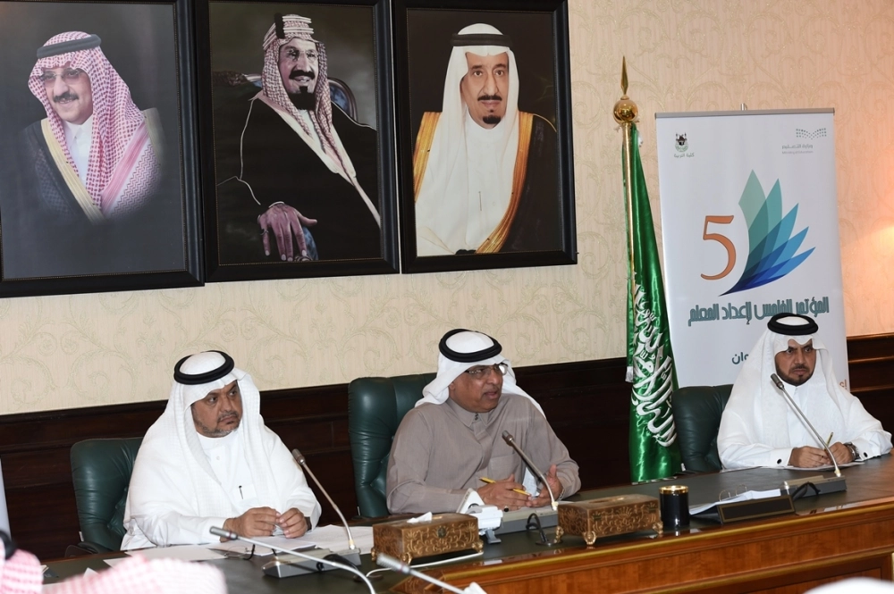 بكري عساس خلال المؤتمر الصحفي (مكة) 