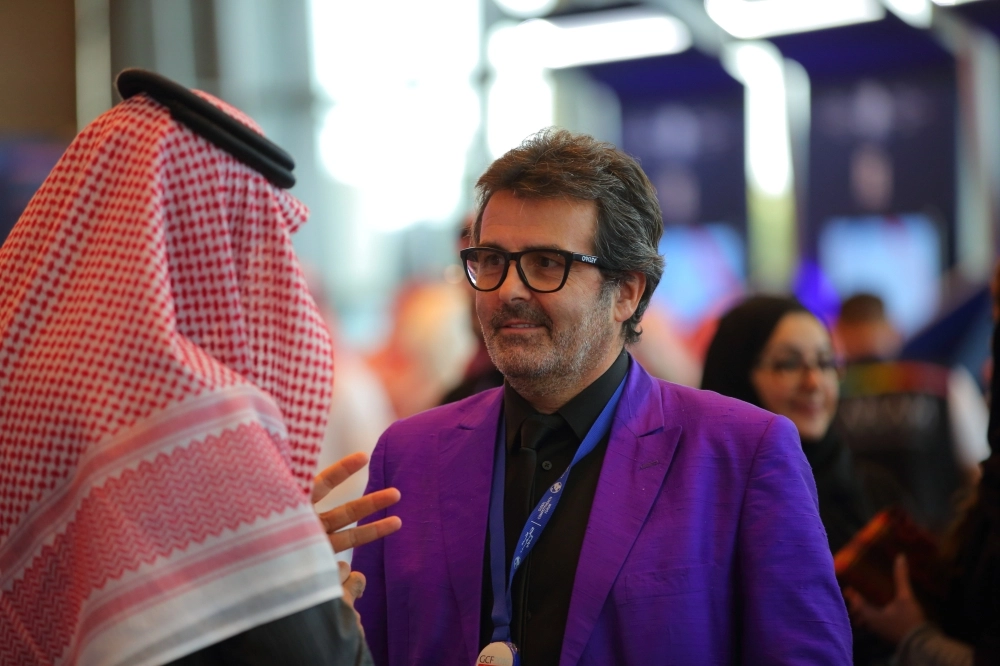  وآخر في حديث حول المنتدى