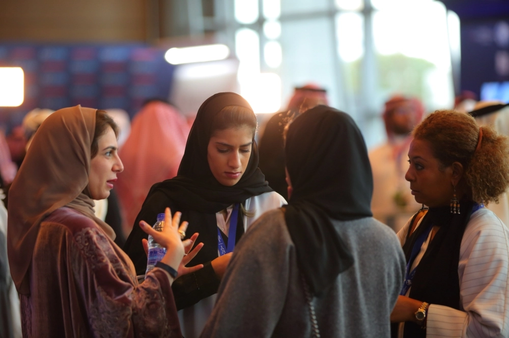 حديث بين ضيفات المنتدى 