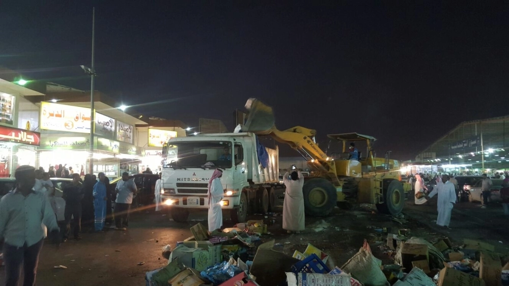 جانب من إزالة المباسط العشوائية في سوق الصواريخ (مكة)