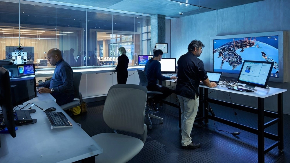 مركز مراقبة الجريمة الالكترنية في مايكروسوفت (رويترز)