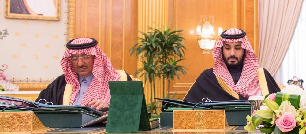 الأميران محمد بن نايف ومحمد بن سلمان خلال الجلسة