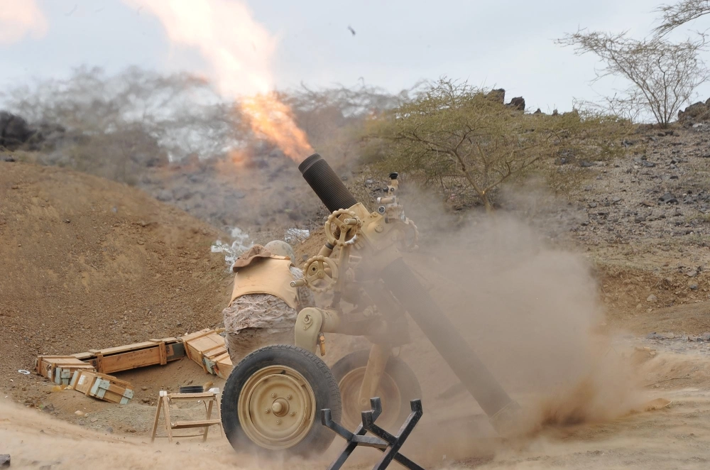 أفراد من القوات المسلحة الشريط الحدودي بقطاع محافظة الحرث في جازان (واس)
