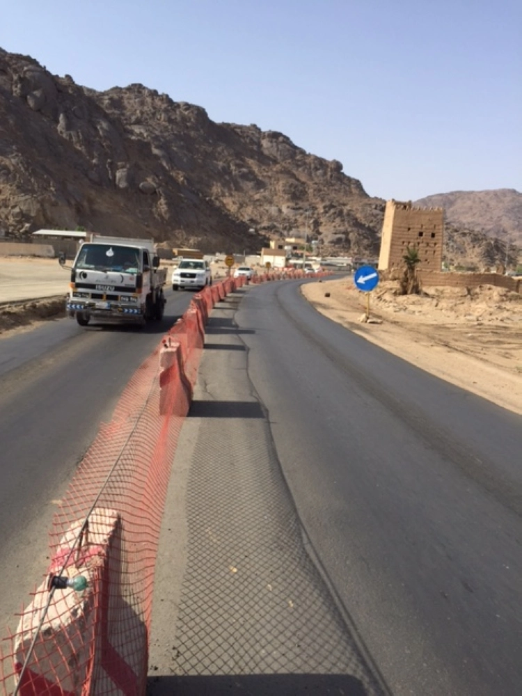 طريق موقت إلى حين انتهاء مشروع الجسر   (مكة)