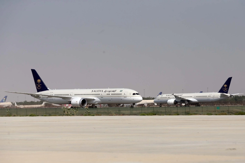 لحظة وصول الطائرات   