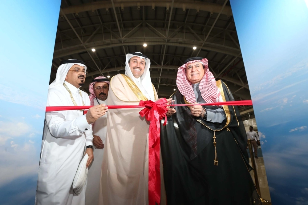 أثناء قص الشريط في احتفال وصول الطائرات الثلاث 