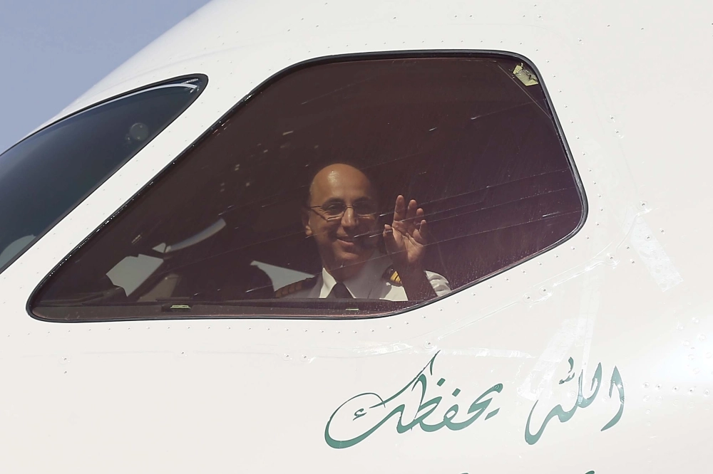 سويد الغامدي أول كابتن قاد دريملاينر  (ثامر الفرج)   