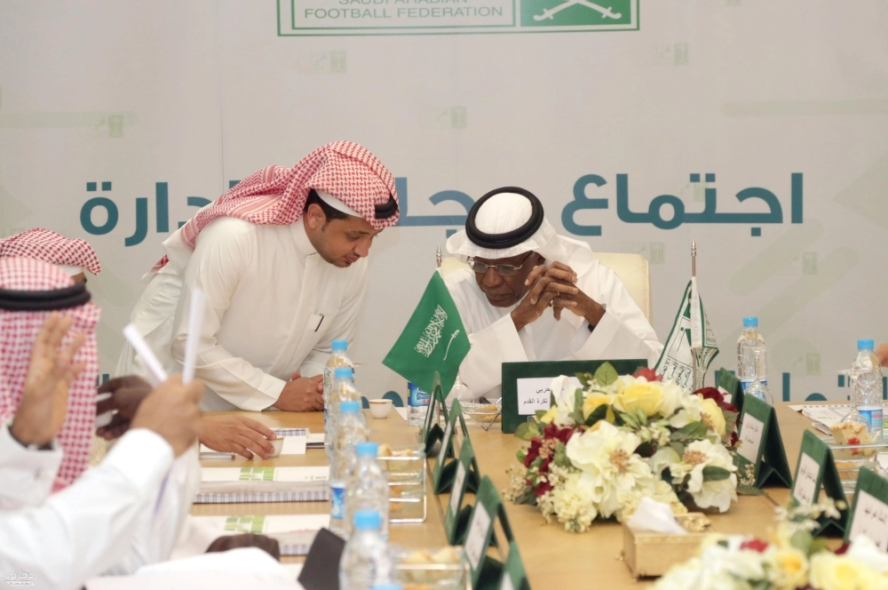 أحمد عيد مترئسا اجتماعا لإدارة الاتحاد (مكة)