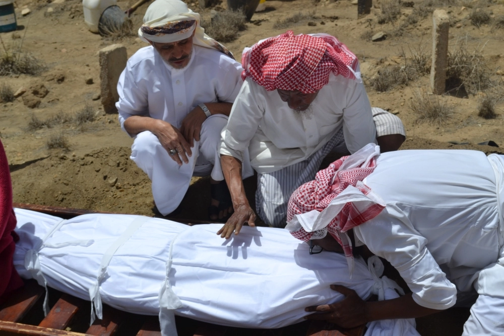 أسرة غدير تواريها الثرى في أبها (مكة)