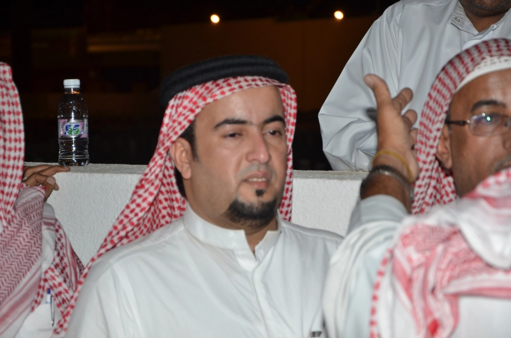 الزويهري خلال العزاء في وفاة والده (مكة) 