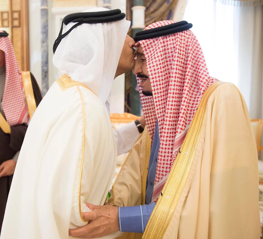 .. ولدى استقبال محمد آل ثاني