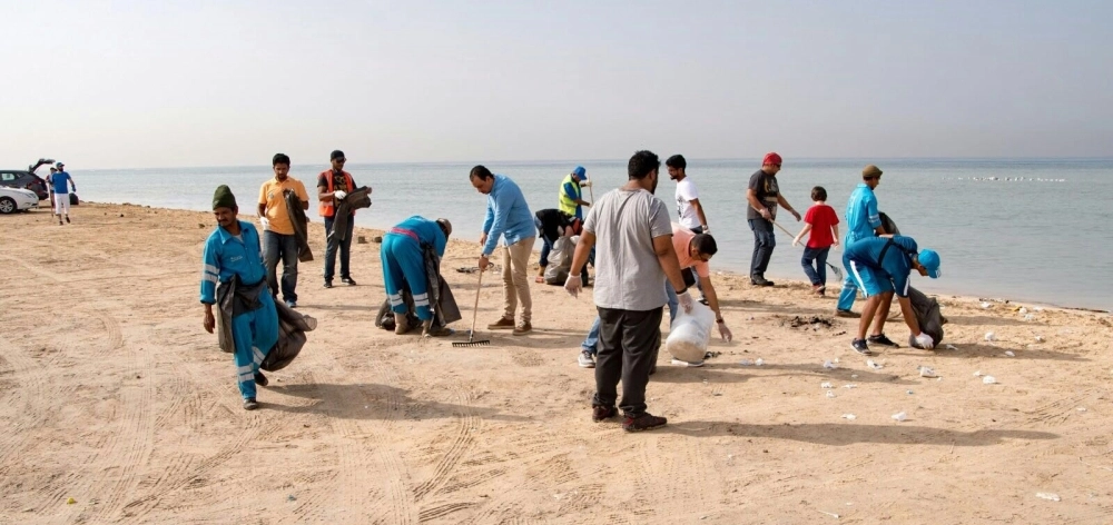 أعمال حملة عيون على جدة التطوعية ومشاركة الأمانة في تنظيف خليج سلمان (مكة)