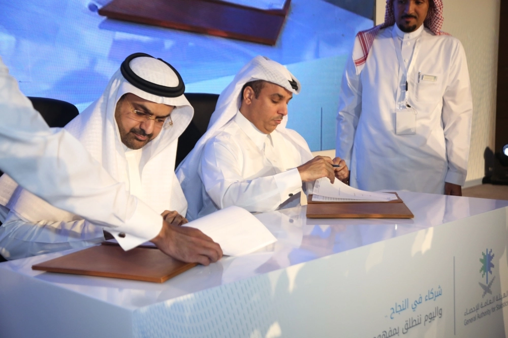 جانب من توقيع احدى الاتفاقيات