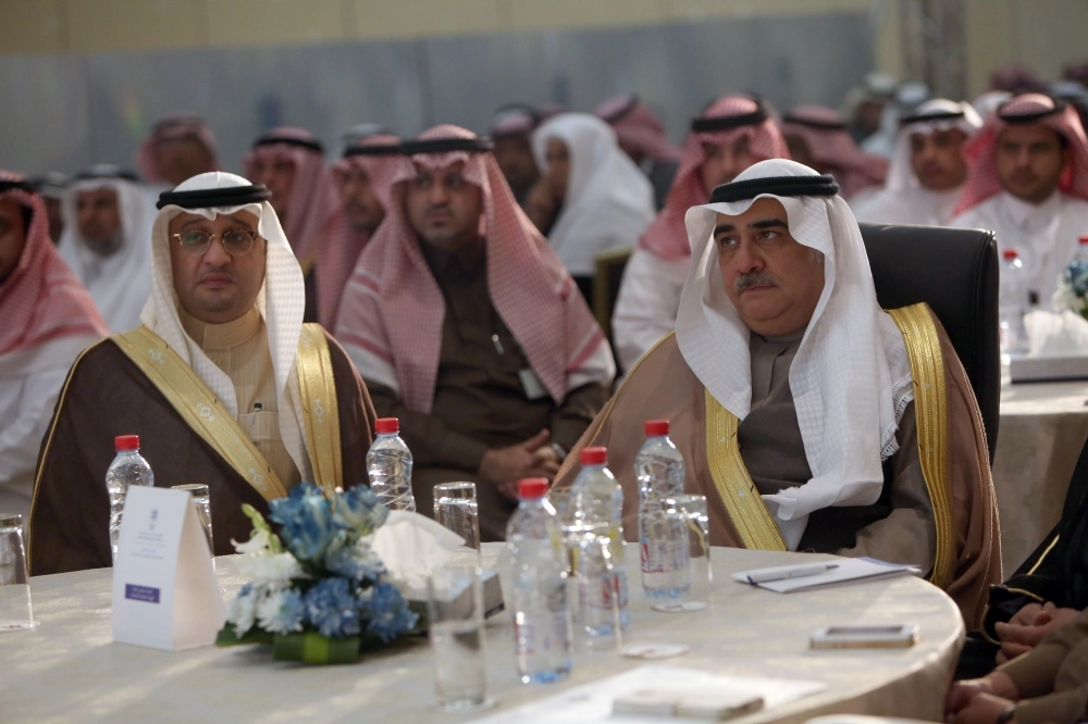 وزير الاقتصاد وسط عدد من الحضور 