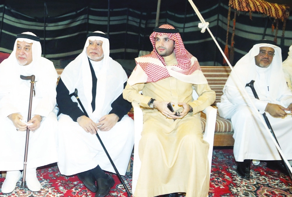 سندي متوسطا بعض المحتفين به (عبدالله الشنقيطي)