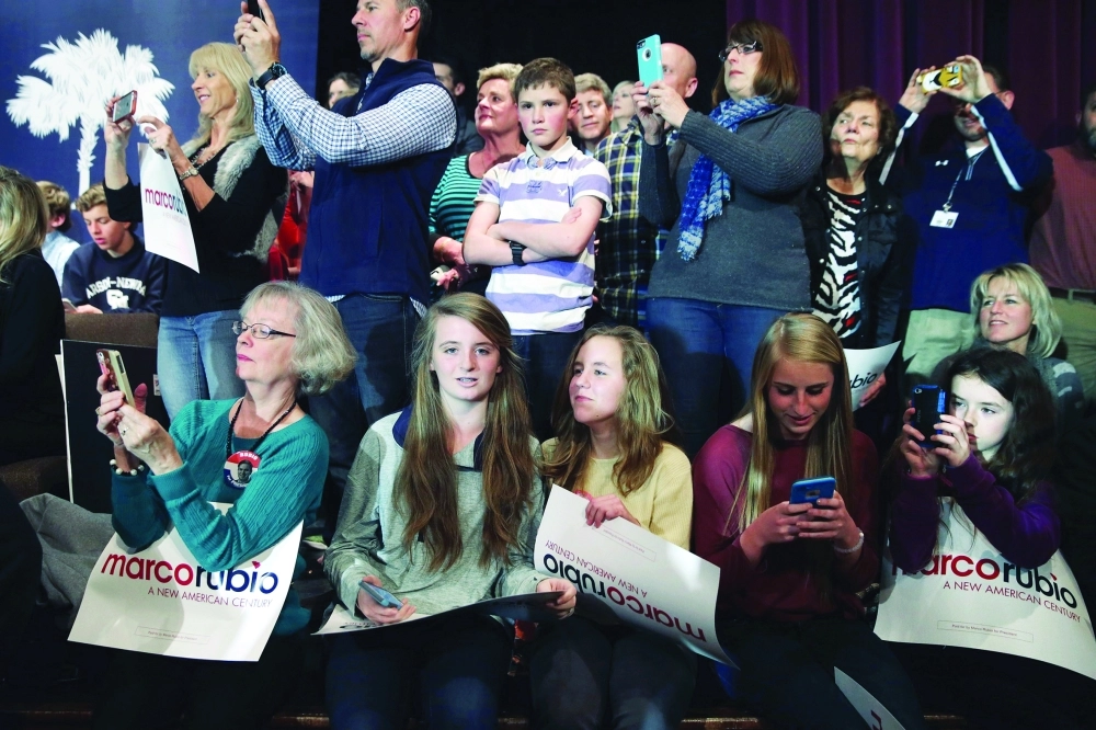 أمريكيون يصورون لقطات في حملة لماركو روبيو بولاية كارولينا الجنوبية            (أ ف ب)