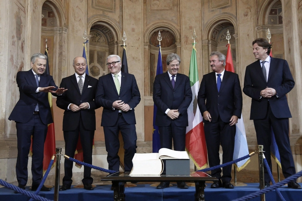 وزراء خارجية الدول الست المؤسسة للاتحاد الأوروبي (إ ب أ)