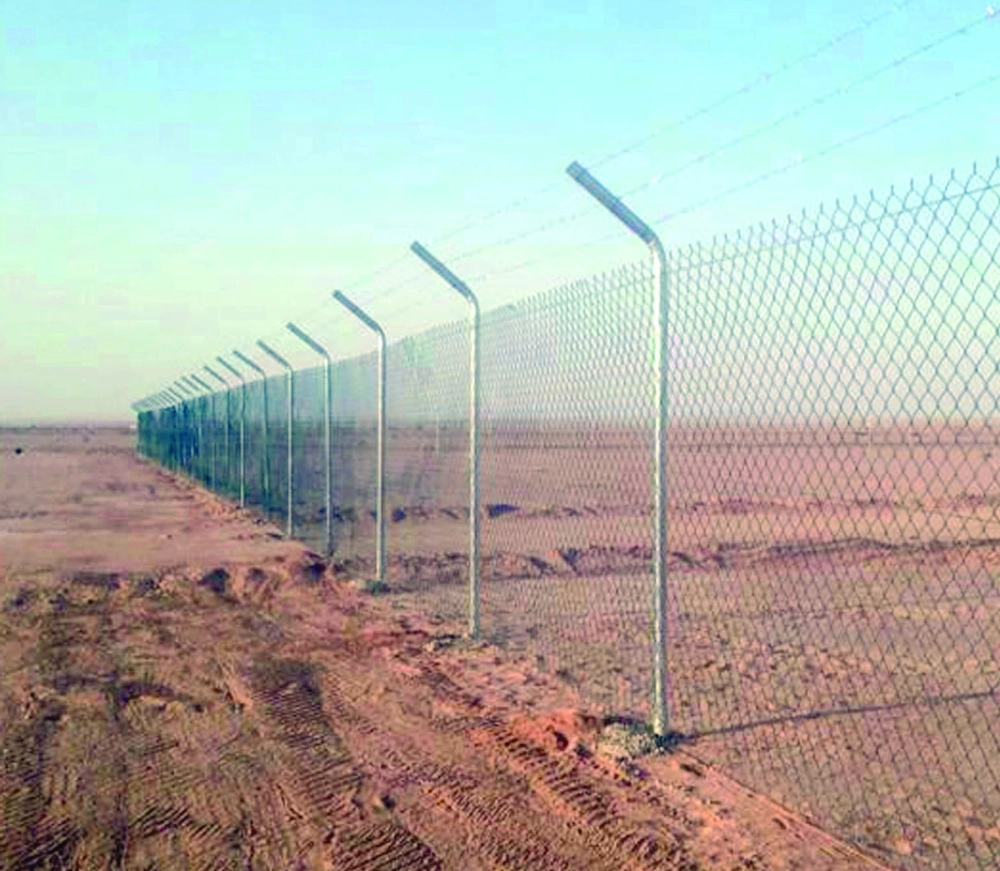 سور معدني على إحدى الأراضي بجدة (مكة)