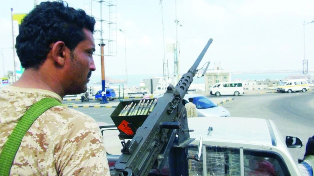 جندي من القوات الشرعية في عدن                            (أديب محمد) 