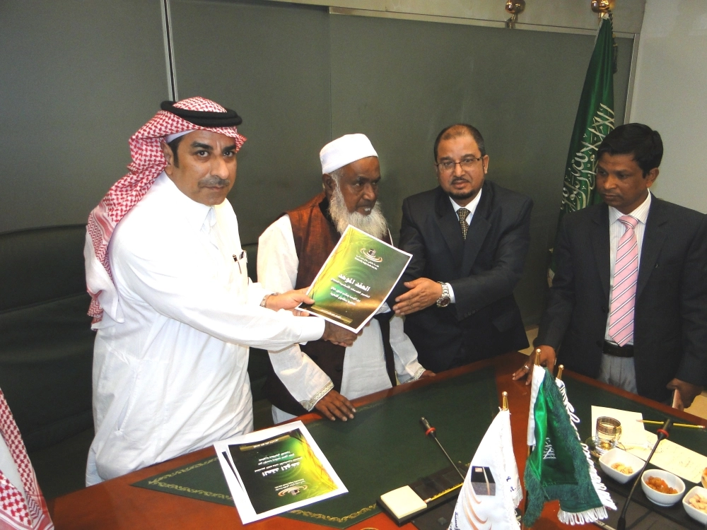 جانب من توقيع الاتفاقية (مكة)