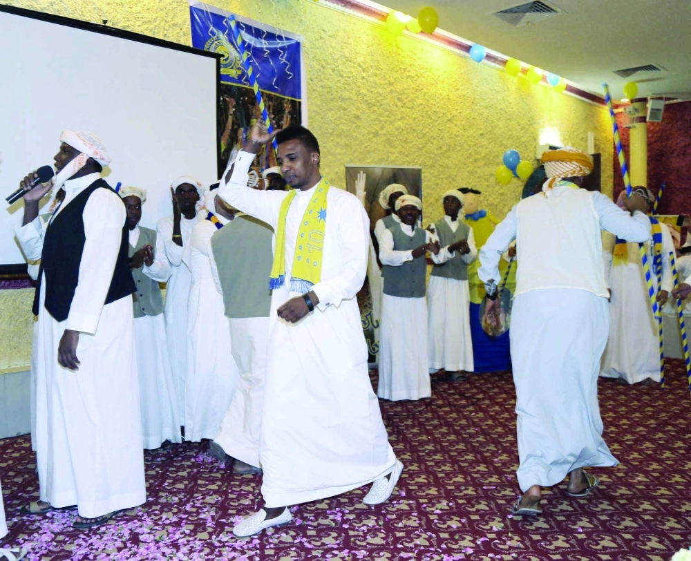 محمد نور يرقص المزمار في مناسبة سابقة         (مكة)