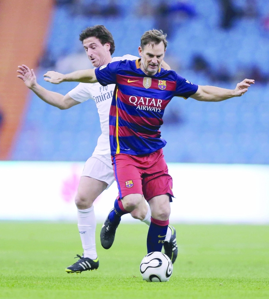 ديبور يقود هجمة لبرشلونة خلال كلاسيكو الأساطير                   (محمد مشهور)