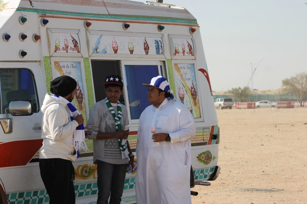 سيارات الايسكريم أطفأت حرارة الجماهير قبل اللقاء (مكة)