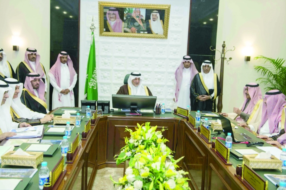 .. وخلال اجتماعه بلجنة تطوير الطائف والمجلس البلدي 