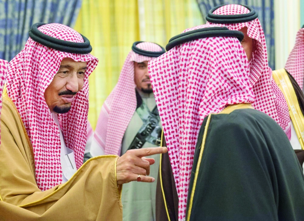 .. ومتحدثا لأحد الحضور
