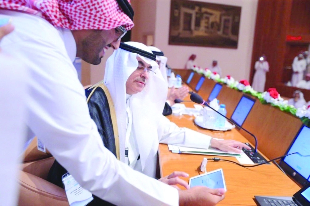 خالد العرج يدشن المنصة الالكترونية للبرنامج