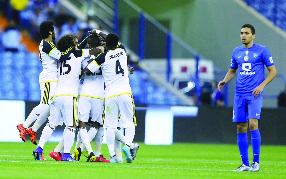 فرحة لاعبي الاتحاد بالهدف الوحيد                                                         (محمد مشهور)